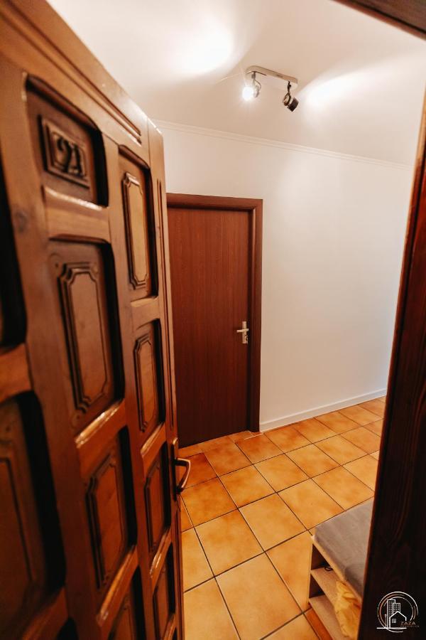 Zaza Apartament - Central Area, With Balcony Târgu Jiu Esterno foto